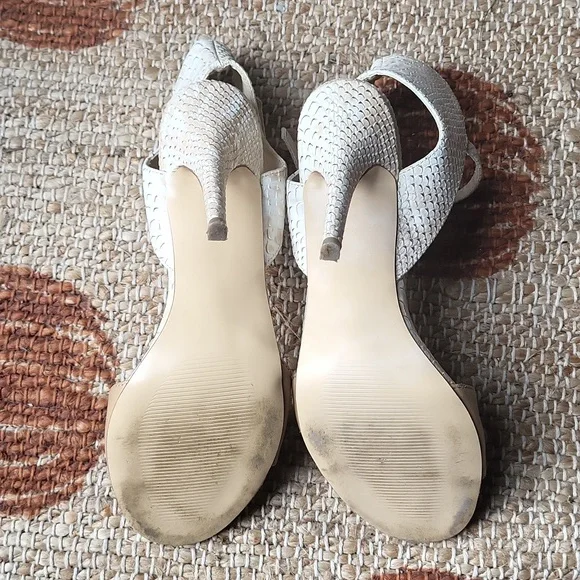 Like New Cream Stiletto Heels - Picture 4 of 6